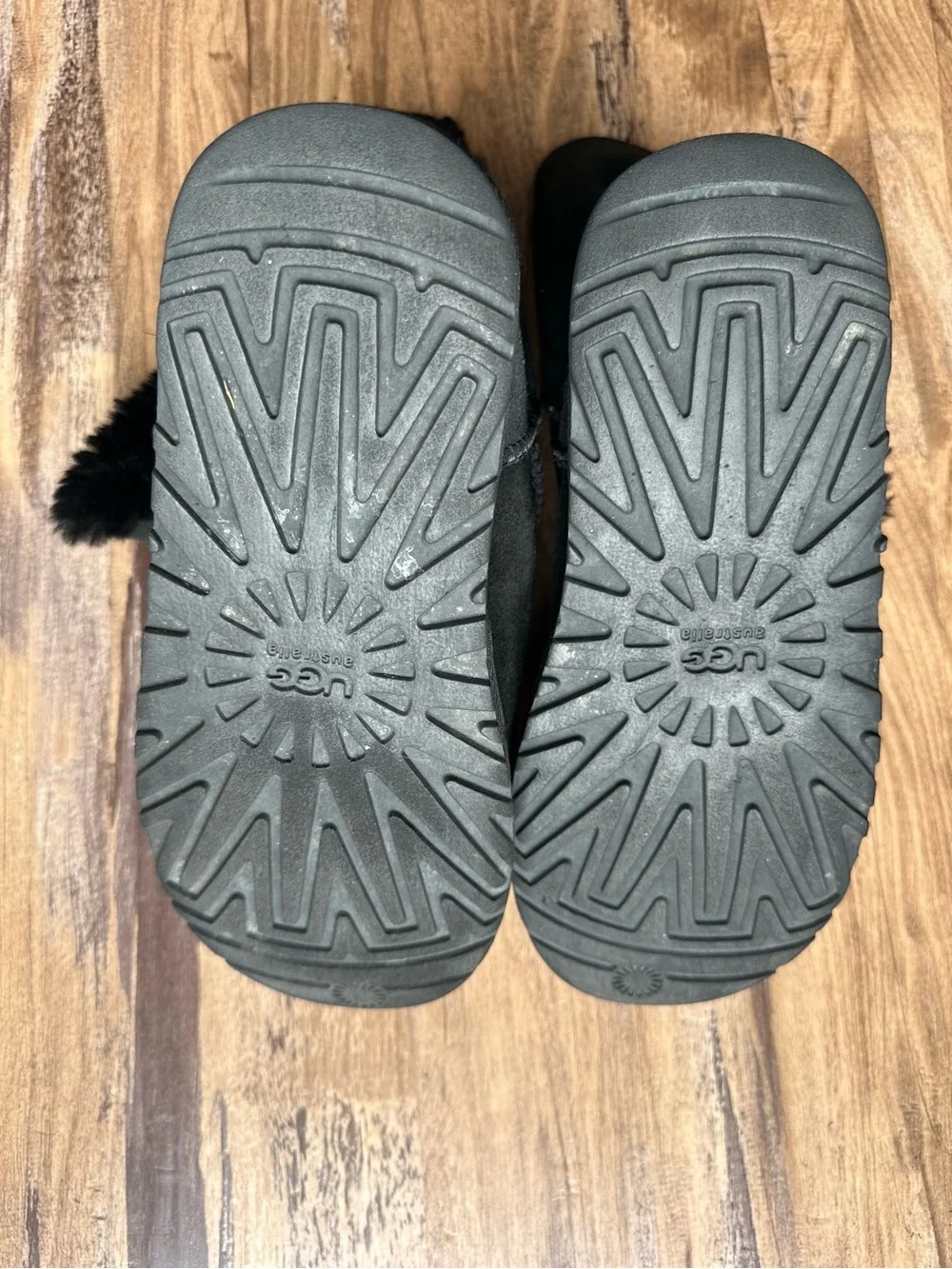 UGG Bailey Button Winter Boots Women’s Size 7